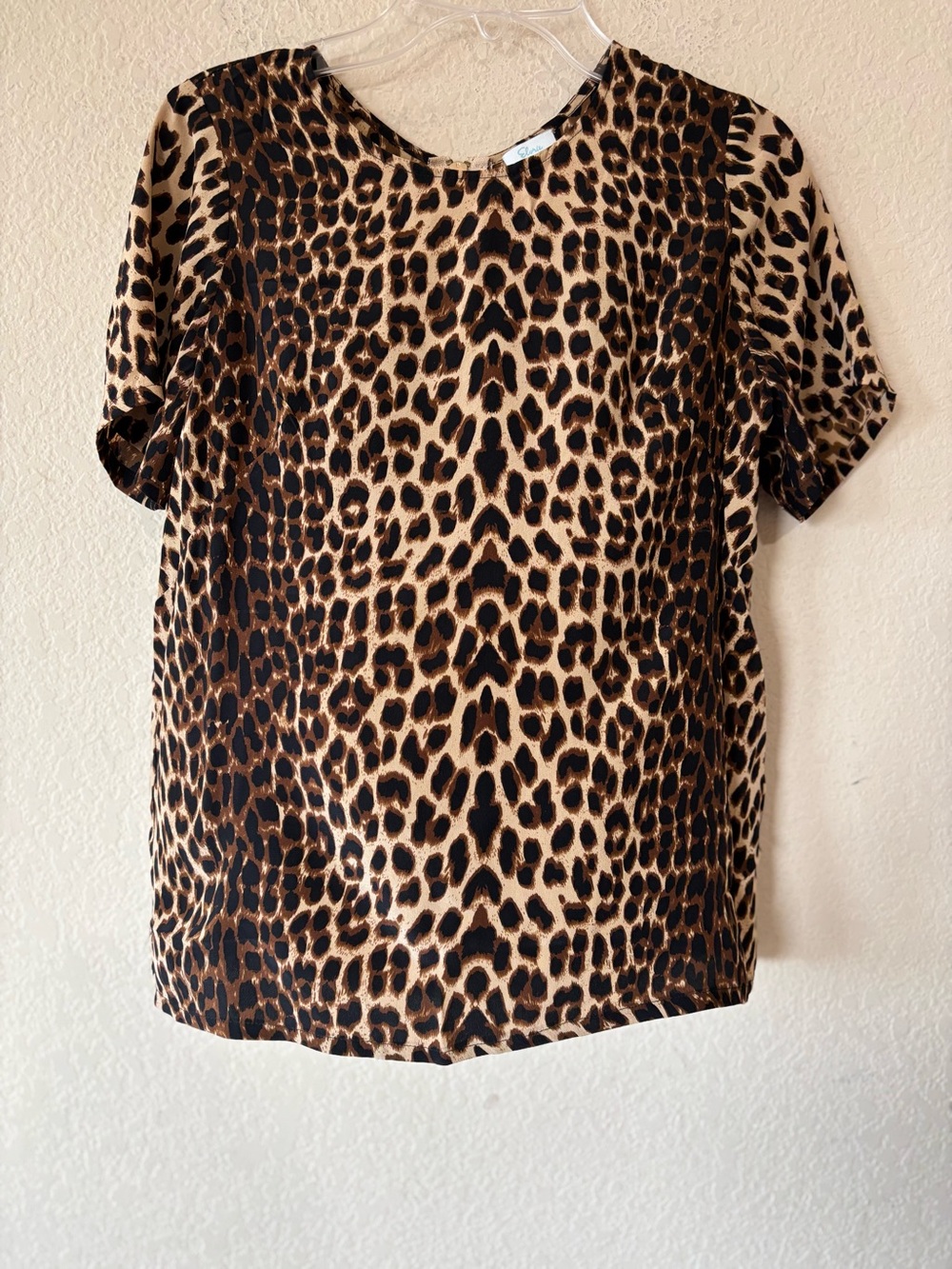 Elorie  100% silk leopard print blouse short sleeve zip back XS